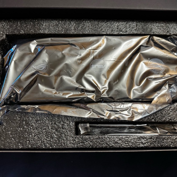 ASUS ROG Strix RX 580 Gaming Graphics Card - READ DESCRIPTION - Picture 5 of 9